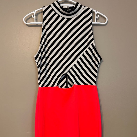 2B bebe peek-a-boo cocktail dress - Picture 1 of 4